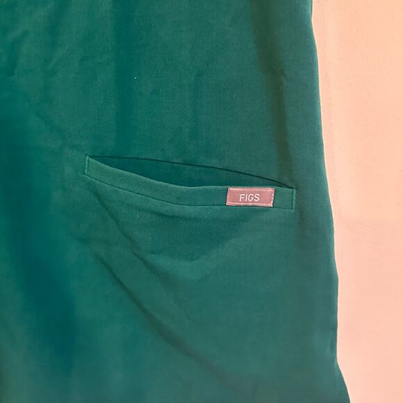 Green Figs Scrub Top Sz XS Two Pocket Scrub Top - Picture 4 of 5